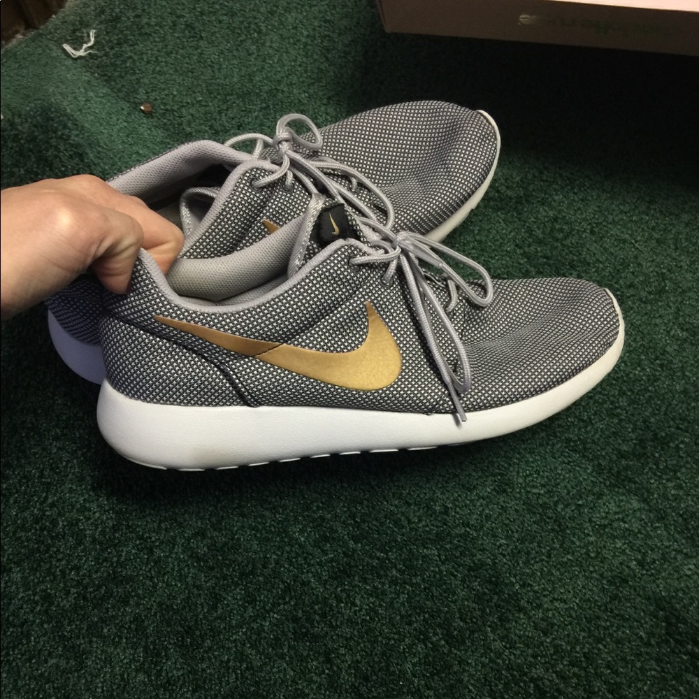 Nike tennis shoes